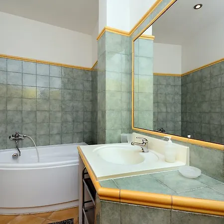 Konvikt Aparthotel 3*